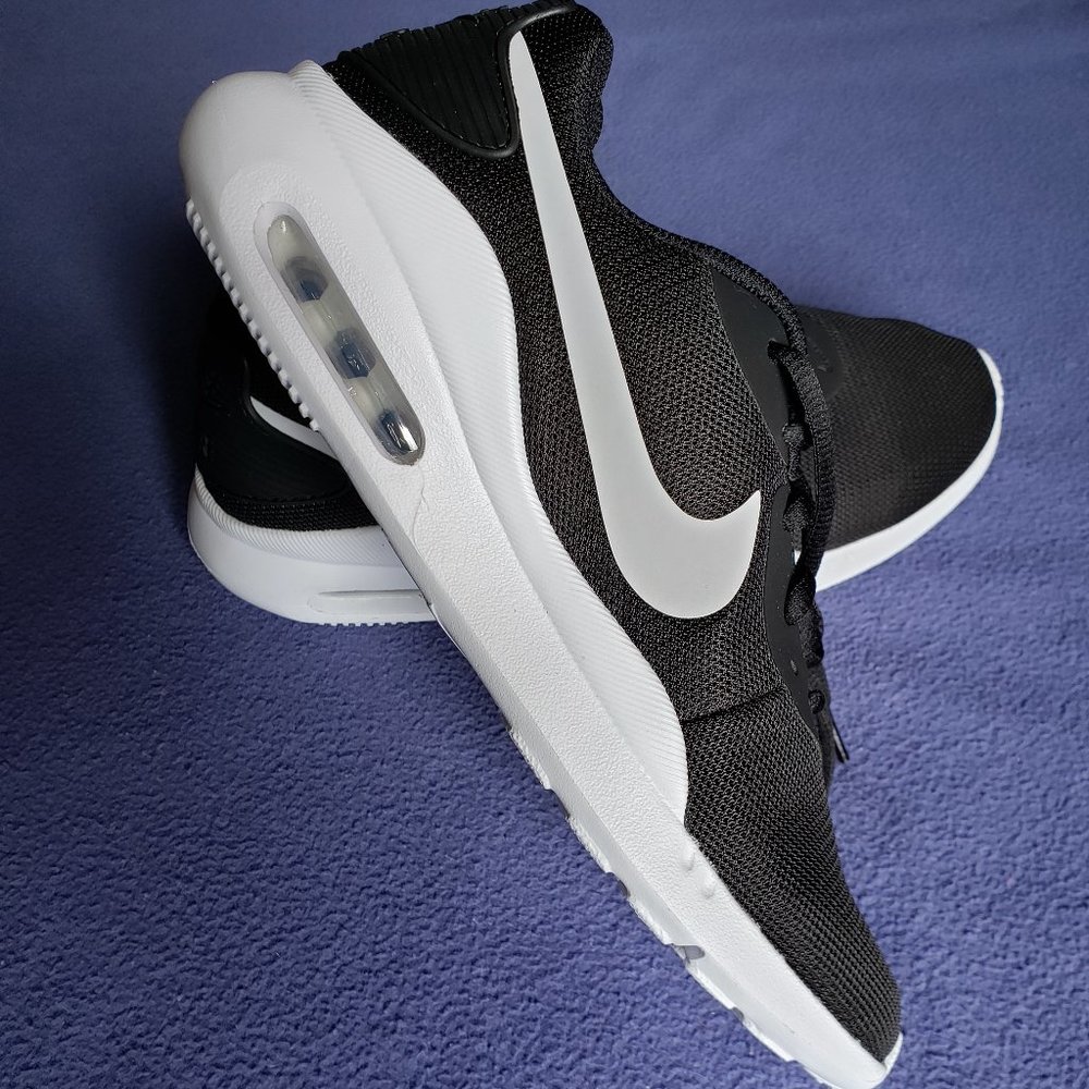 Womens Nike Air Max Oketo Size 9